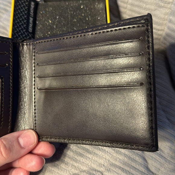 NWT CAT Men’s Wallet - Picture 5 of 11